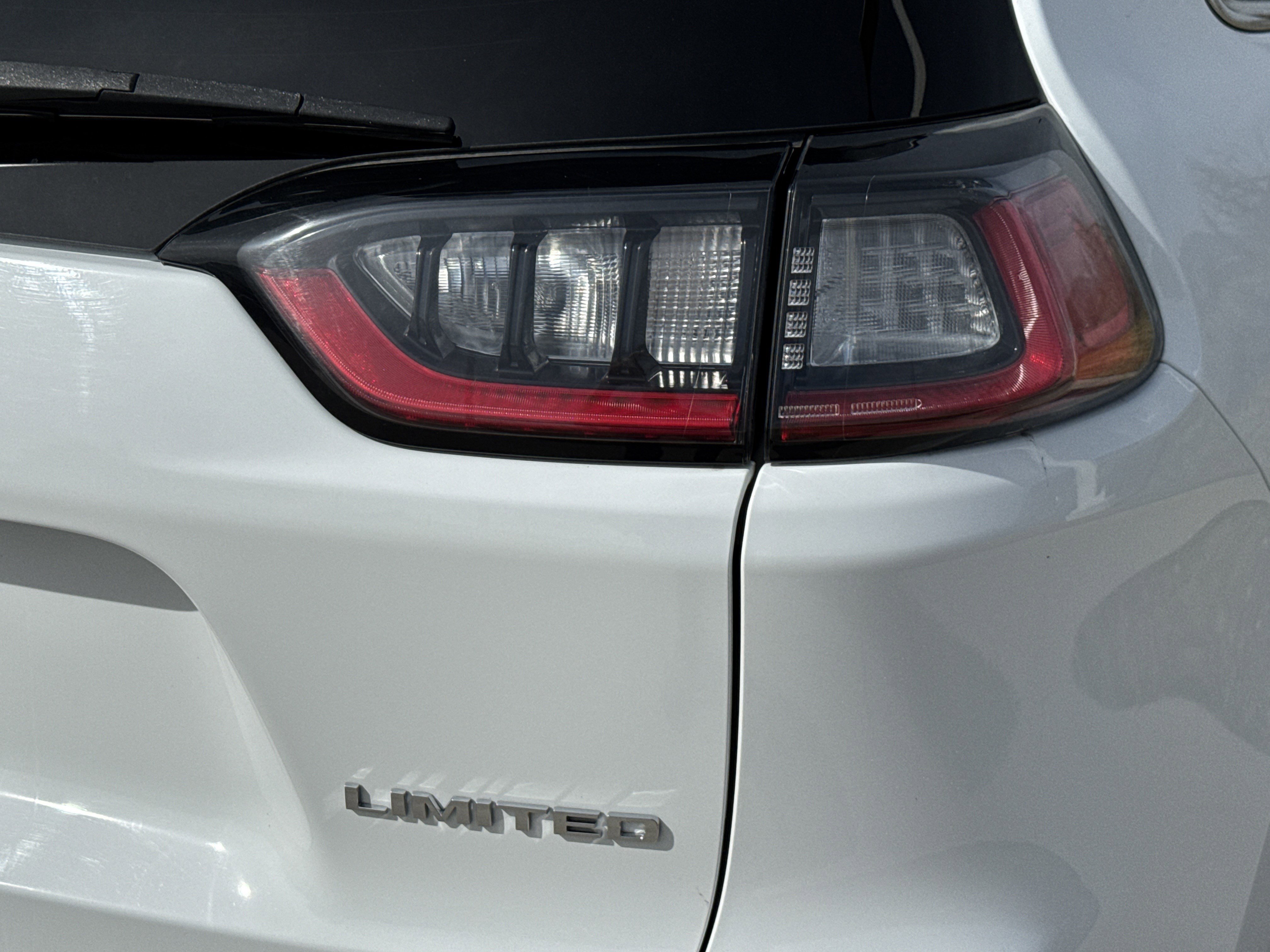 Used 2020 Jeep Cherokee Limited image 11