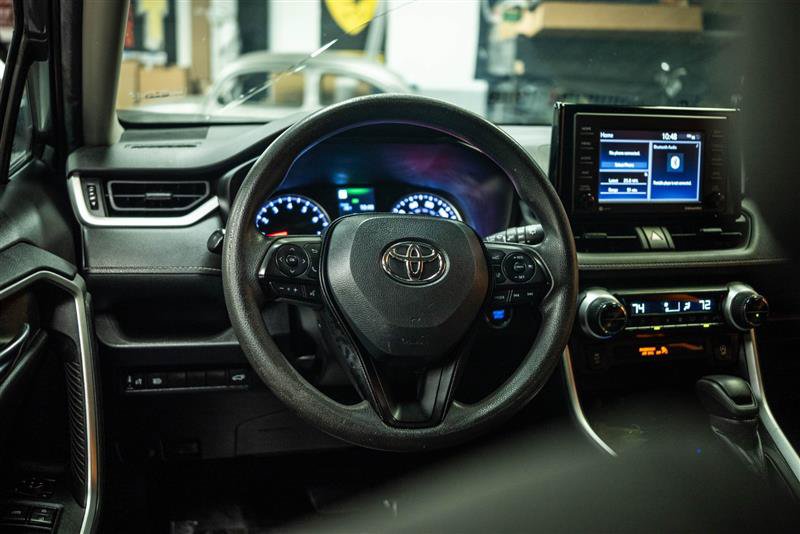 Used 2022 Toyota RAV4 XLE w/ Convenience Package FWD image 16