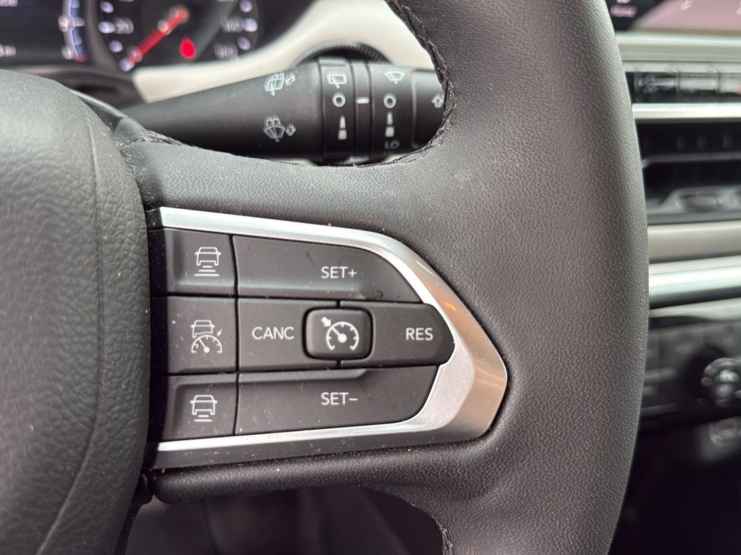 Used 2025 Jeep Compass Limited image 12