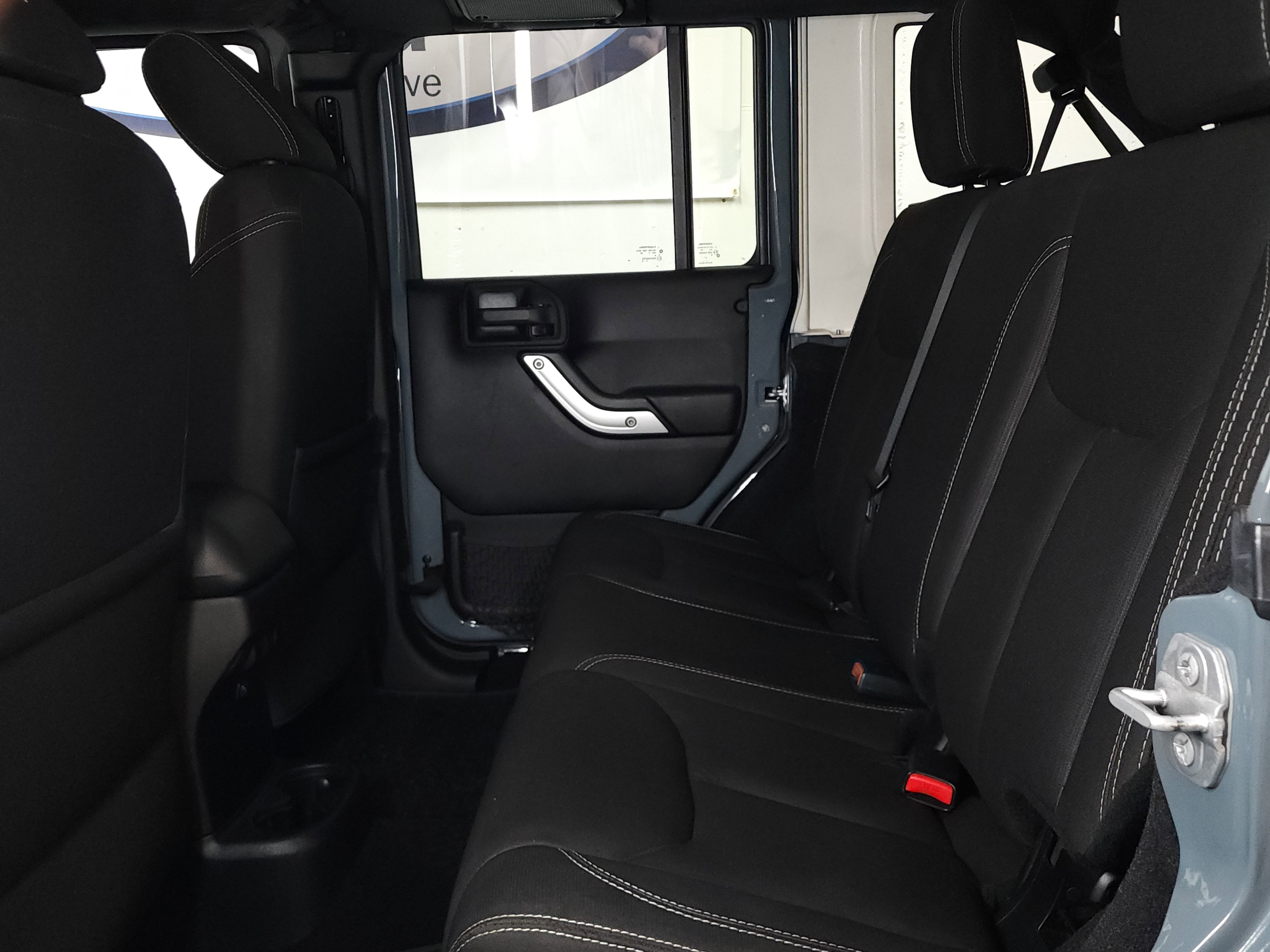 Used 2015 Jeep Wrangler Unlimited Sahara w/ Connectivity Group image 17