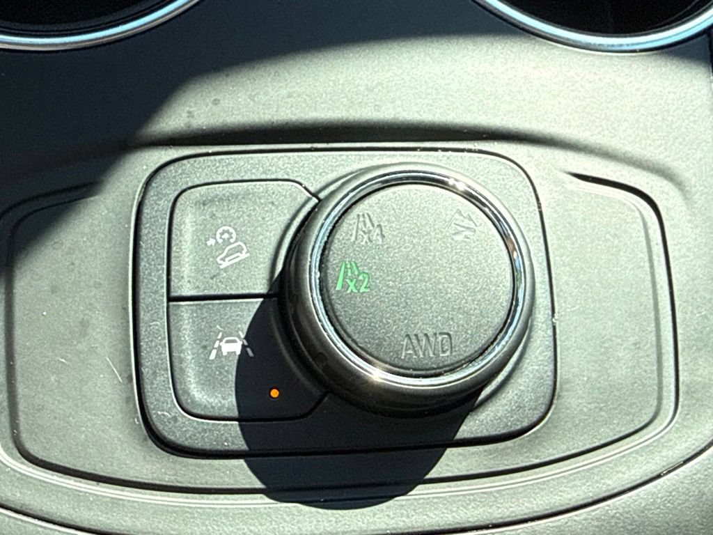 Used 2024 GMC Terrain SLE AWD/4WD image 29