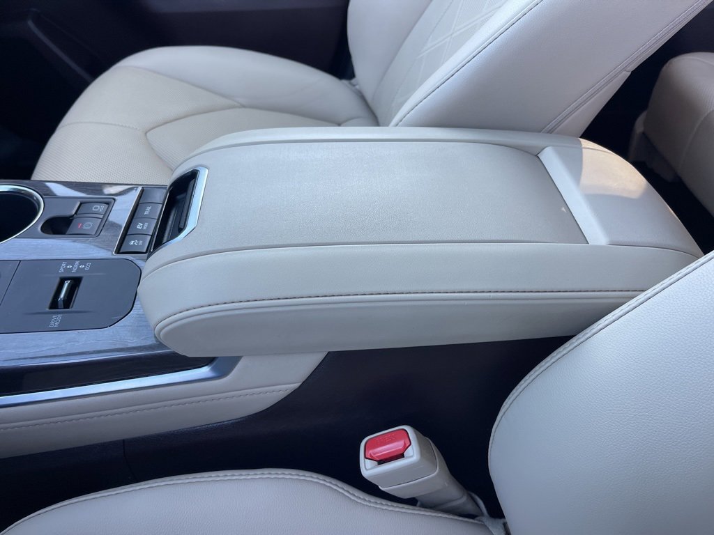 Used 2021 Toyota Highlander Platinum image 13