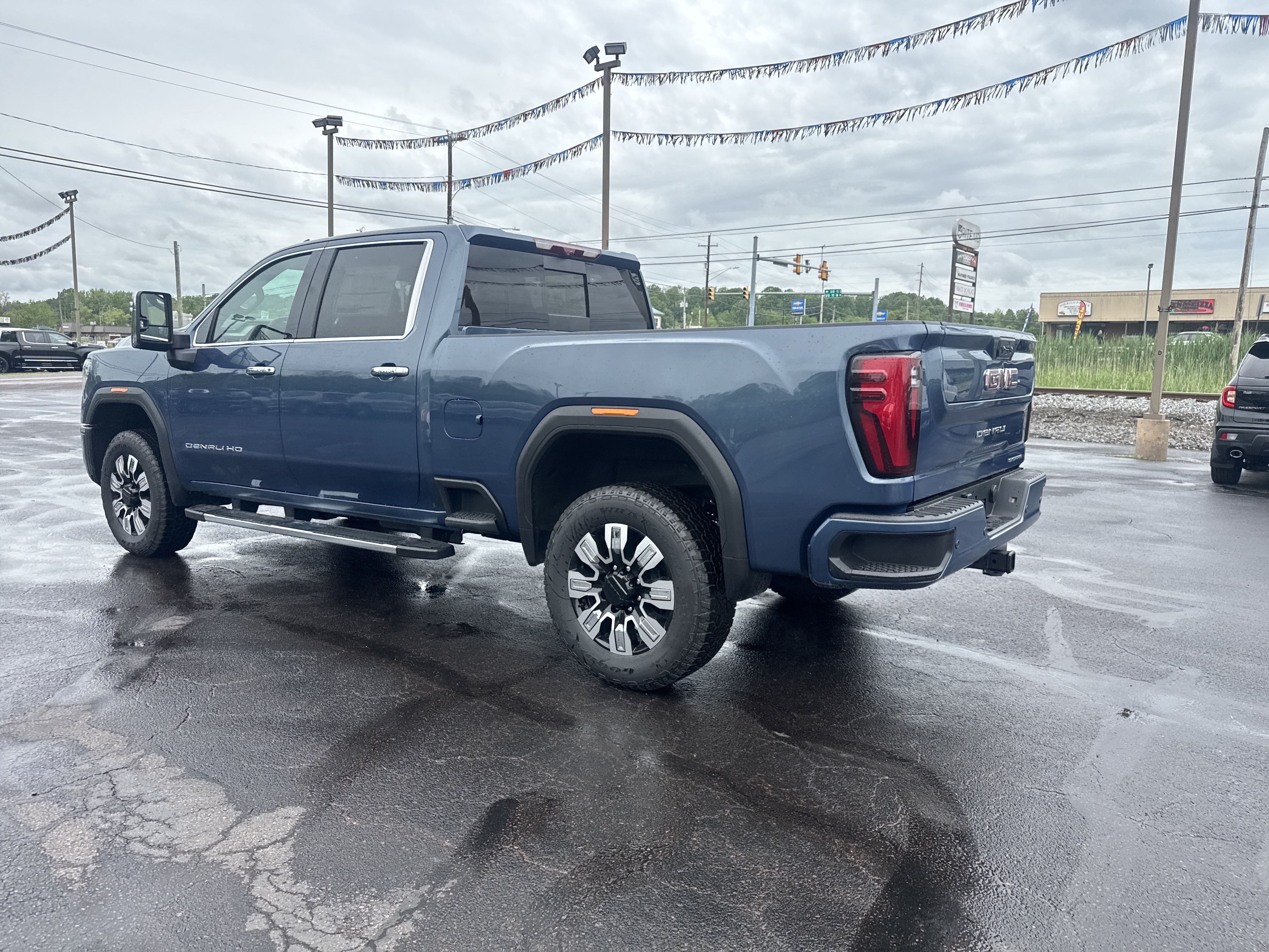 New 2026 GMC Sierra 2500 Denali w/ Denali Reserve Package AWD/4WD image 6