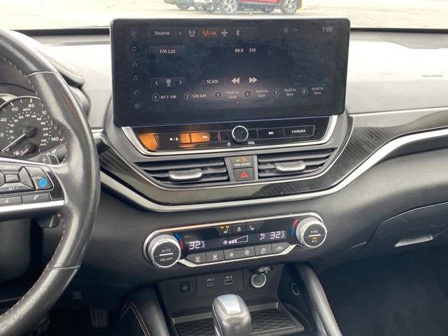 Used 2023 Nissan Altima 2.5 SR image 9