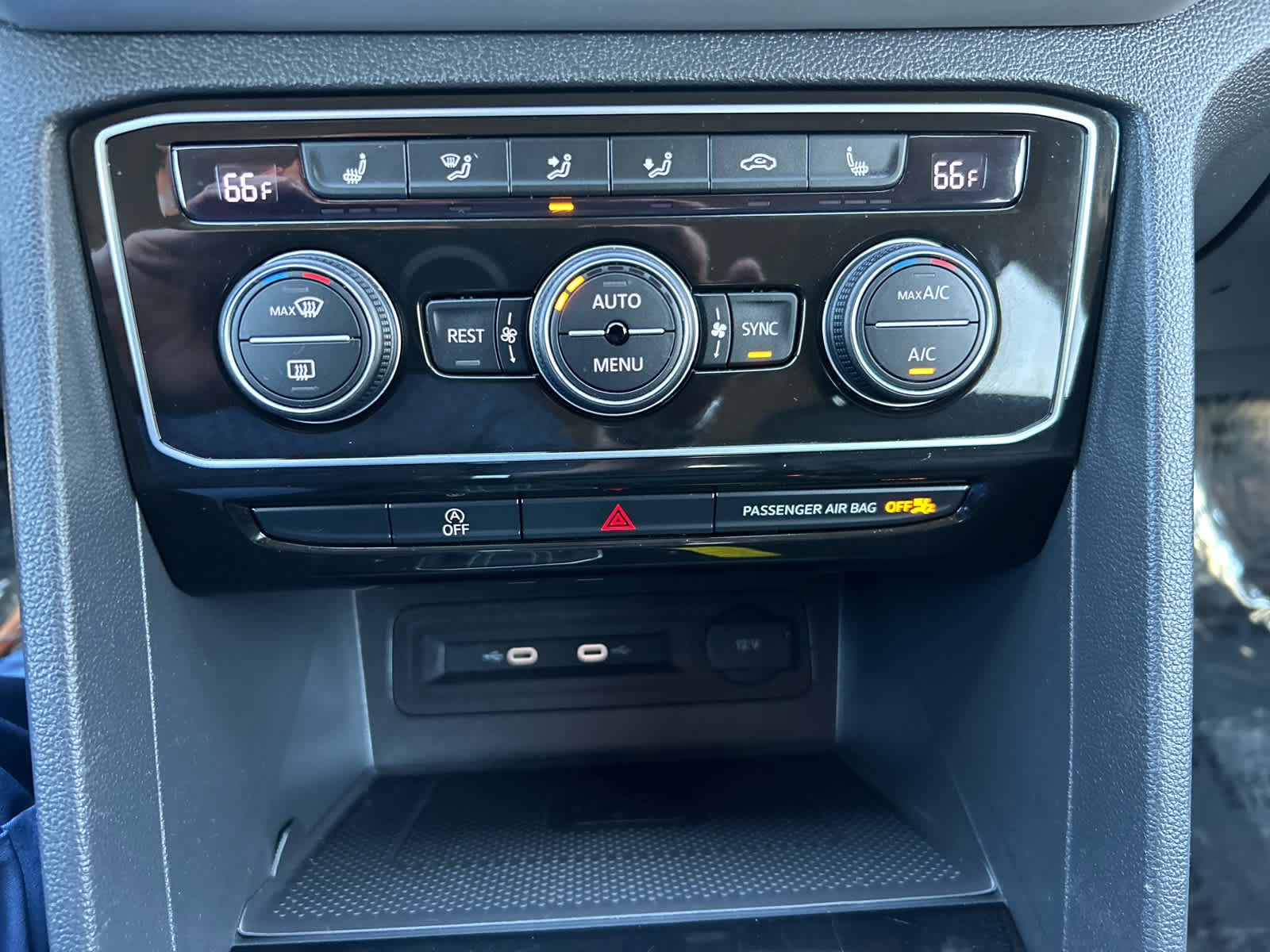 Used 2023 Volkswagen Atlas SE AWD/4WD image 18