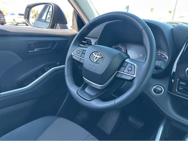 Used 2024 Toyota Highlander LE FWD image 38