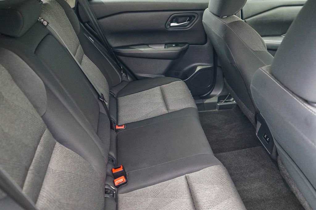 Used 2024 Nissan Rogue SV image 16