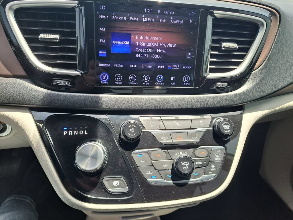 Used 2017 Chrysler Pacifica Touring-L FWD image 13