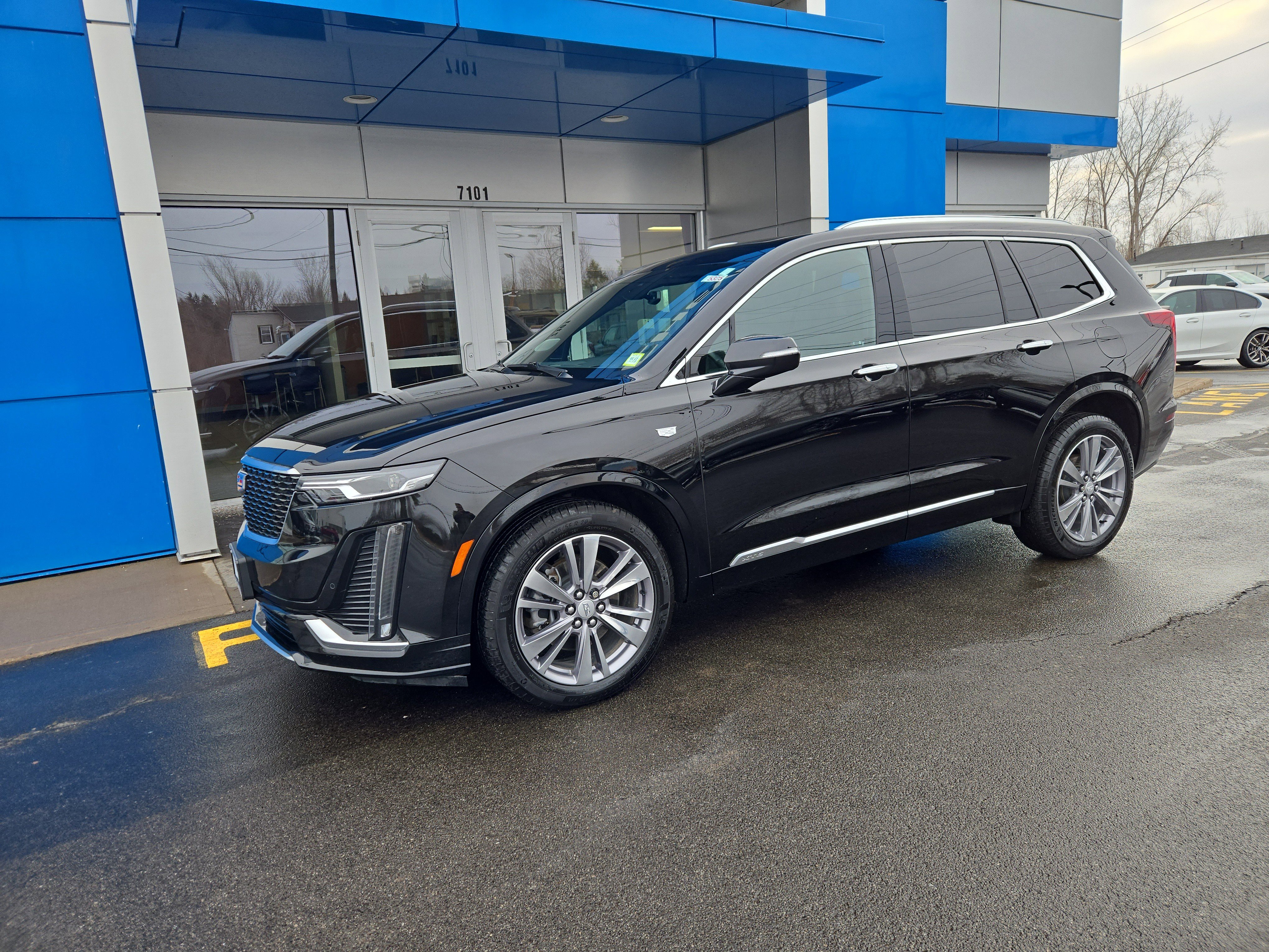 Certified 2024 Cadillac XT6 Premium Luxury image 2