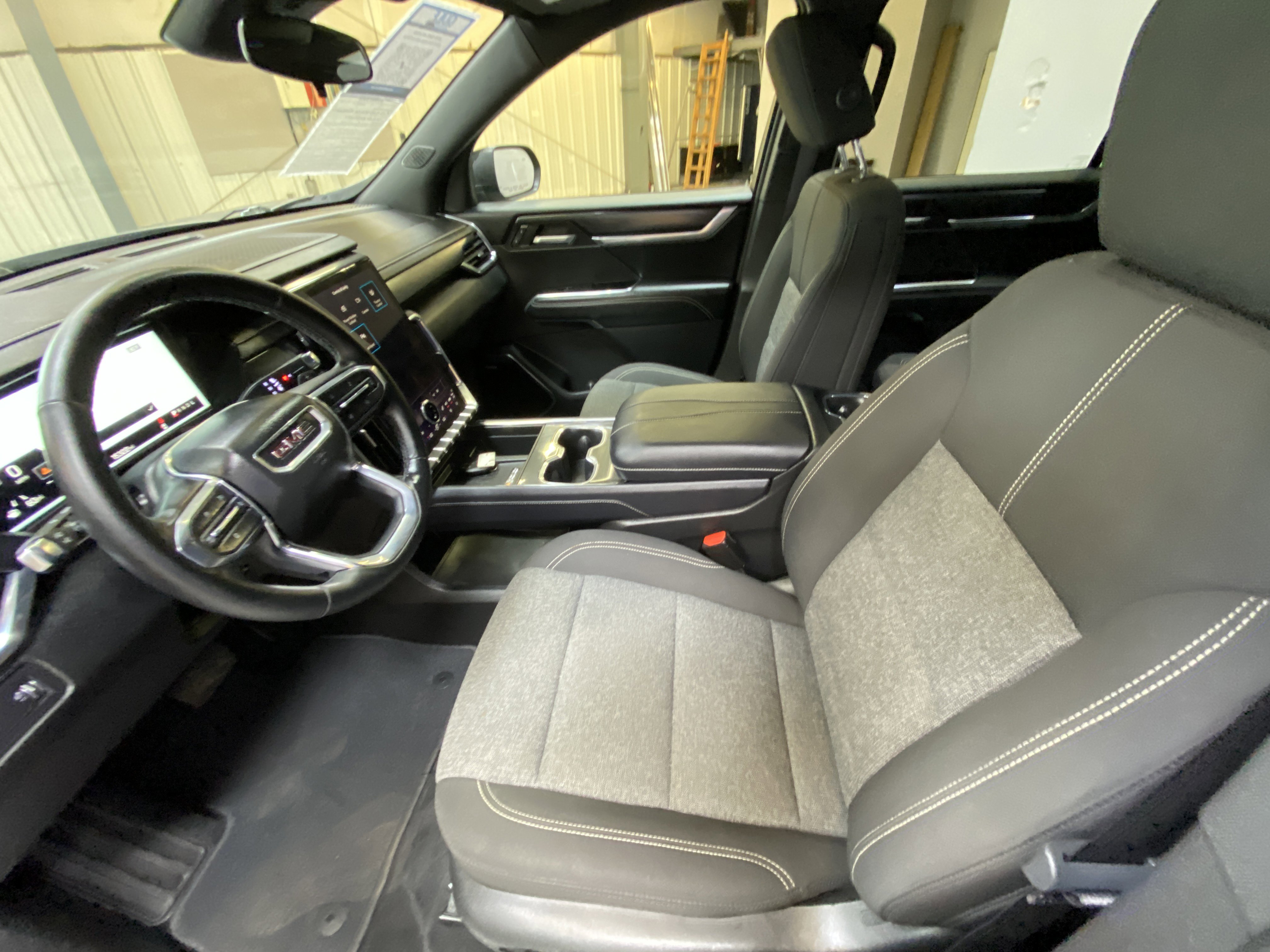 Used 2025 GMC Acadia Elevation image 23