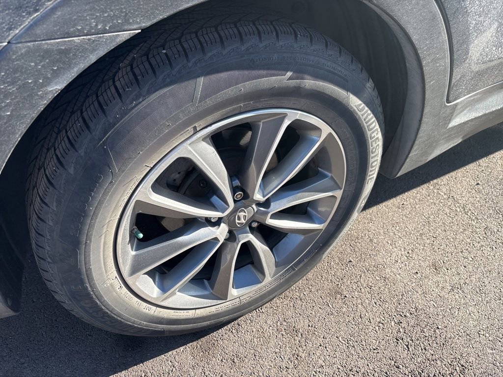 Used 2017 Hyundai Santa Fe Limited image 4