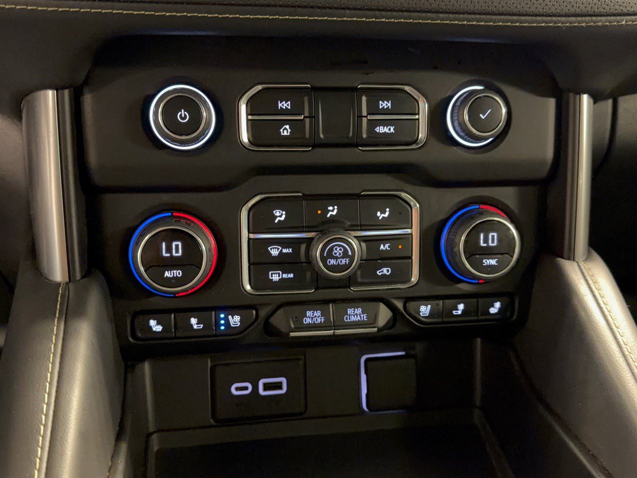 Used 2024 Chevrolet Suburban Premier RWD image 22