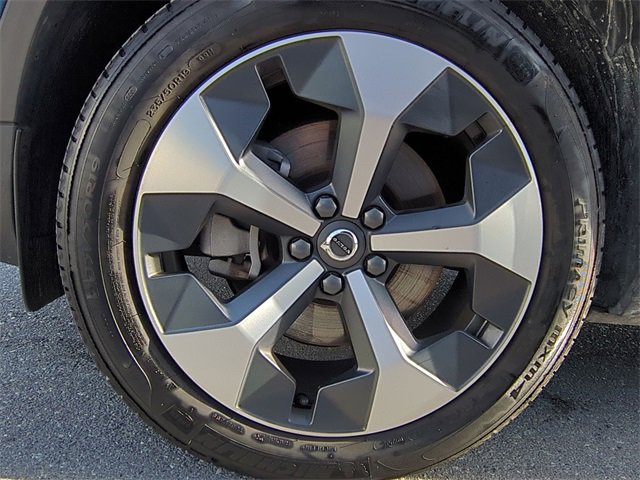 Used 2025 Volvo XC40 B5 Plus image 23