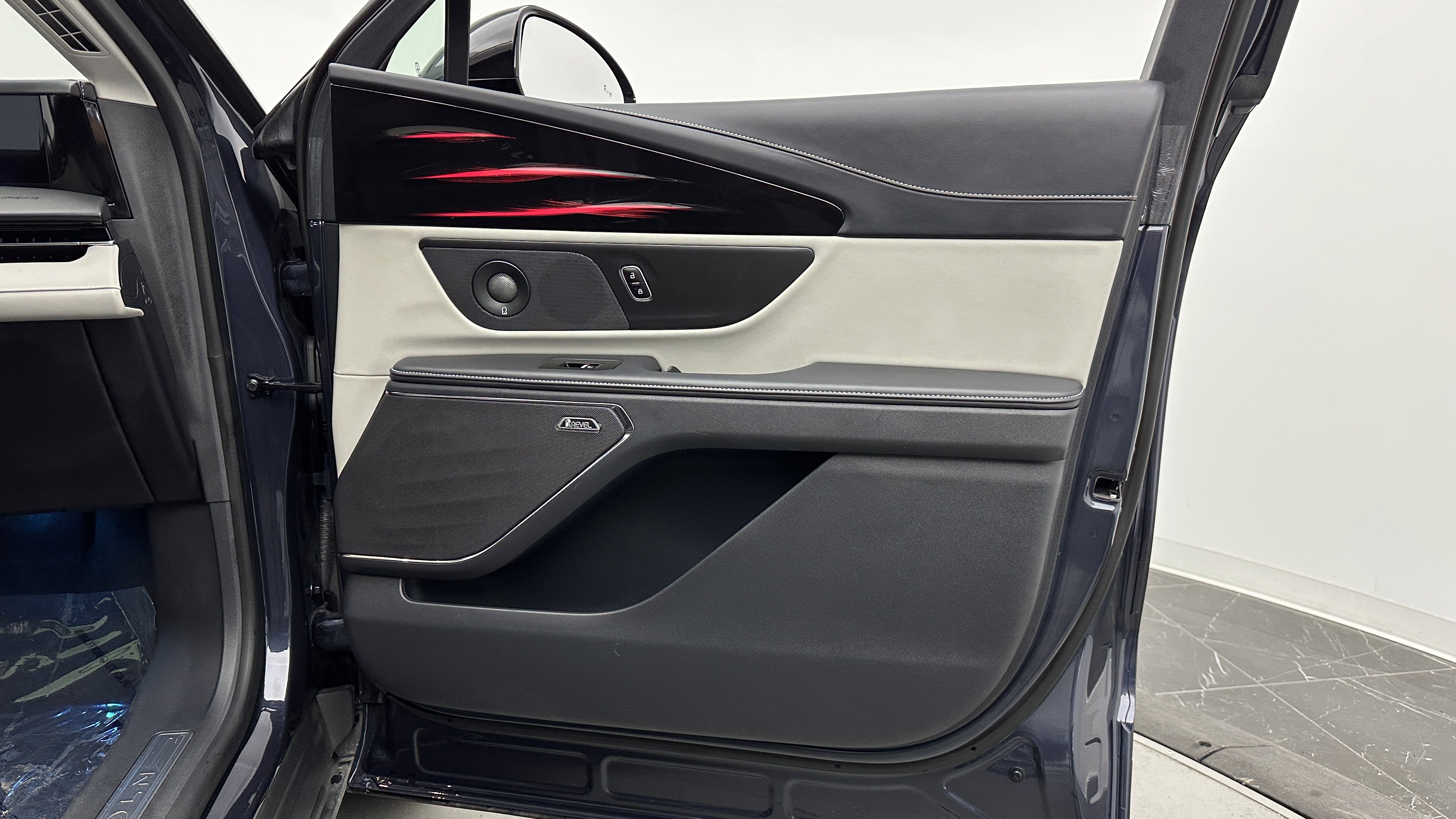 Used 2024 Lincoln Nautilus Premier w/ Equipment Group 102A image 36