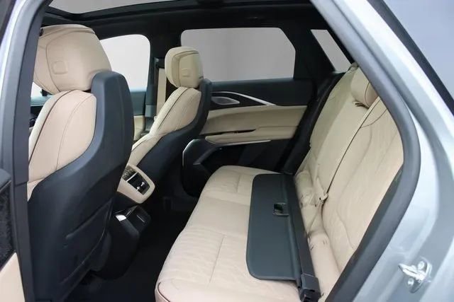 Used 2024 Cadillac Lyriq Luxury w/ Nappa Leather Package image 11