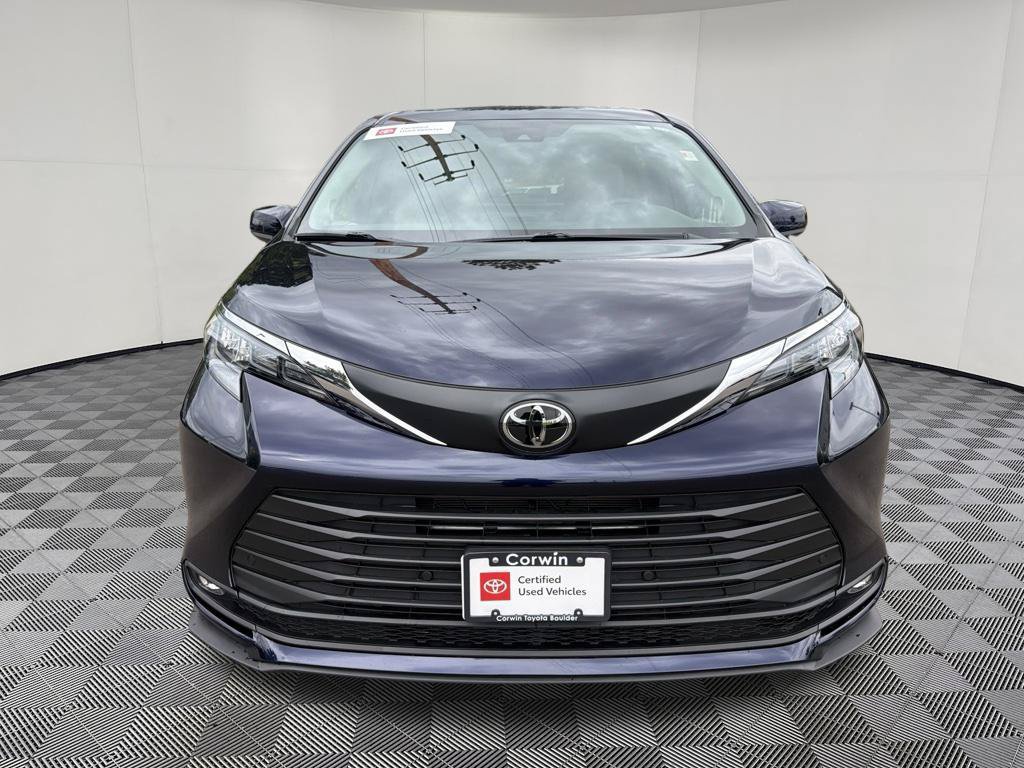 Used 2026 Toyota Sienna XLE AWD/4WD image 2