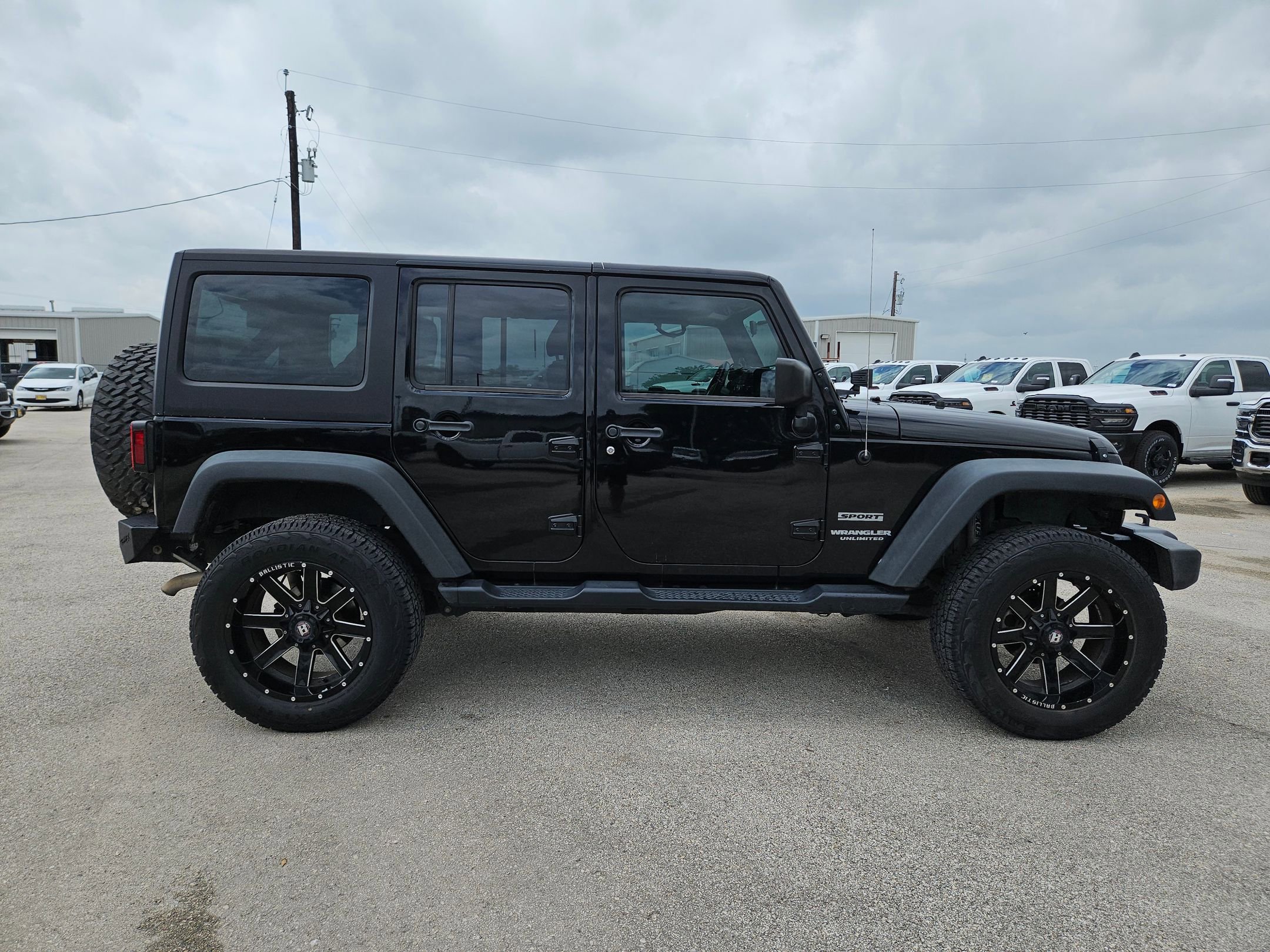 Used 2017 Jeep Wrangler Unlimited Sport w/ Connectivity Group AWD/4WD image 2