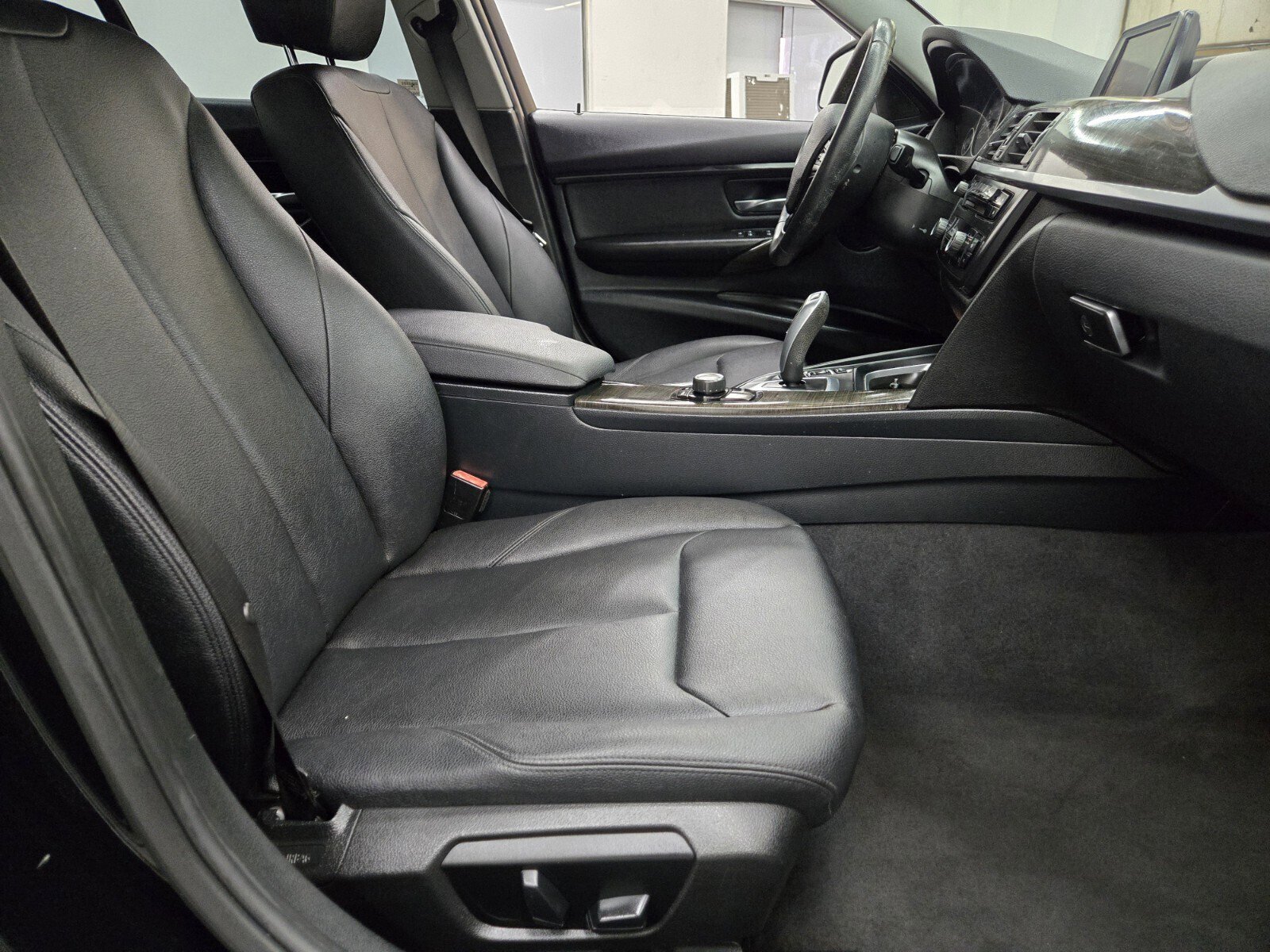 Used 2015 BMW 320i xDrive Sedan image 12