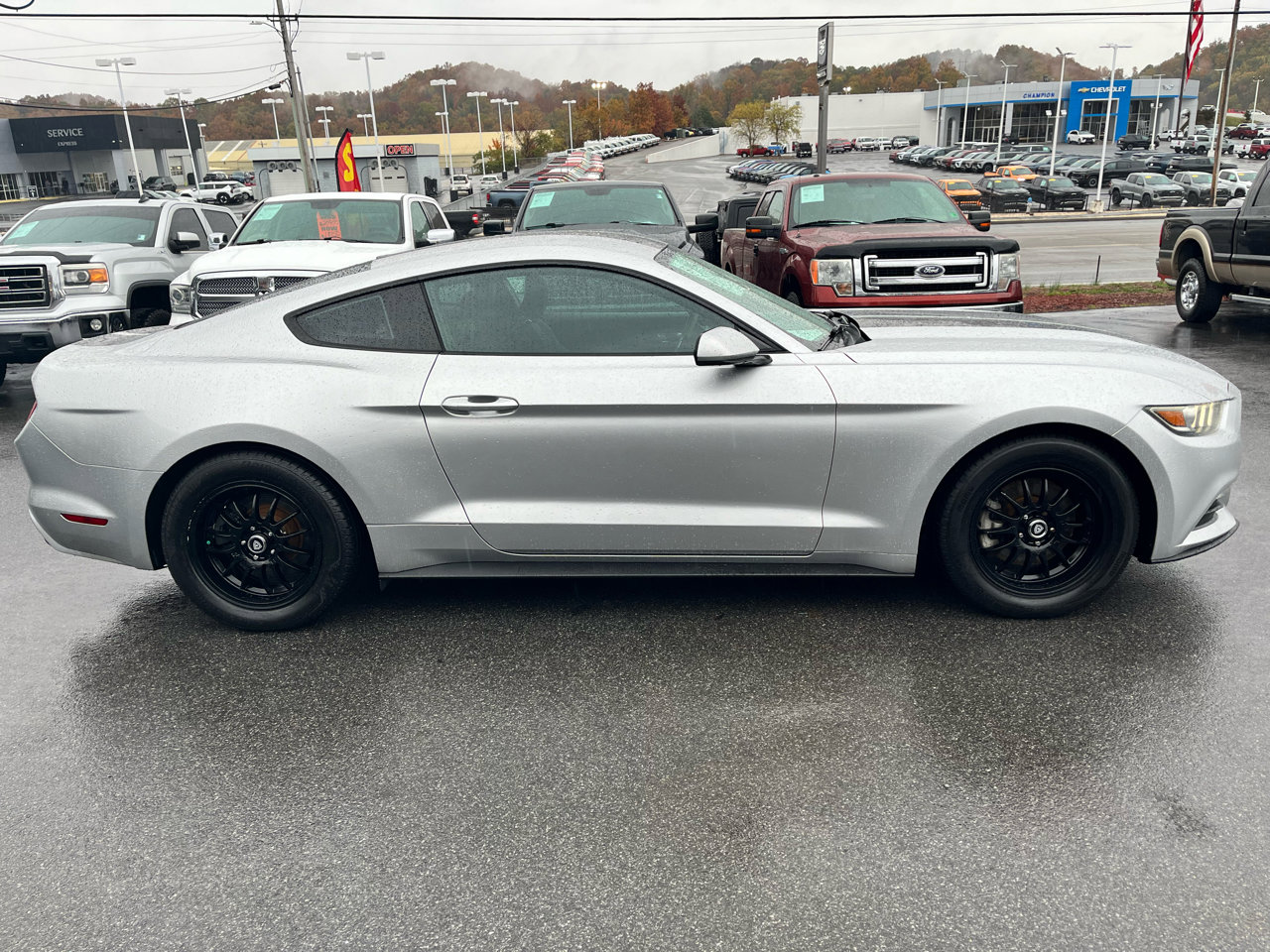 Used 2015 Ford Mustang Coupe image 4