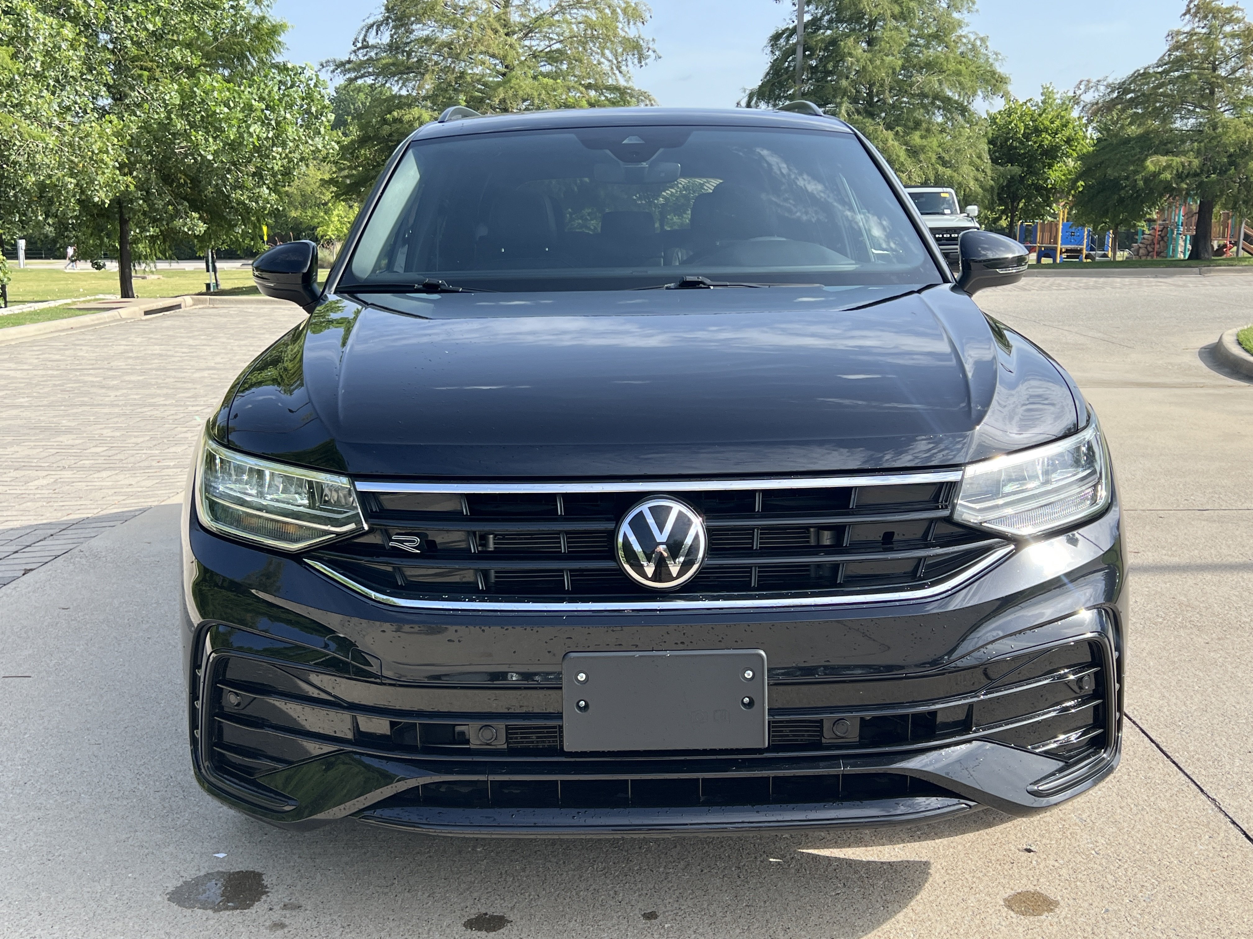 Certified 2023 Volkswagen Tiguan SE R-Line FWD image 3