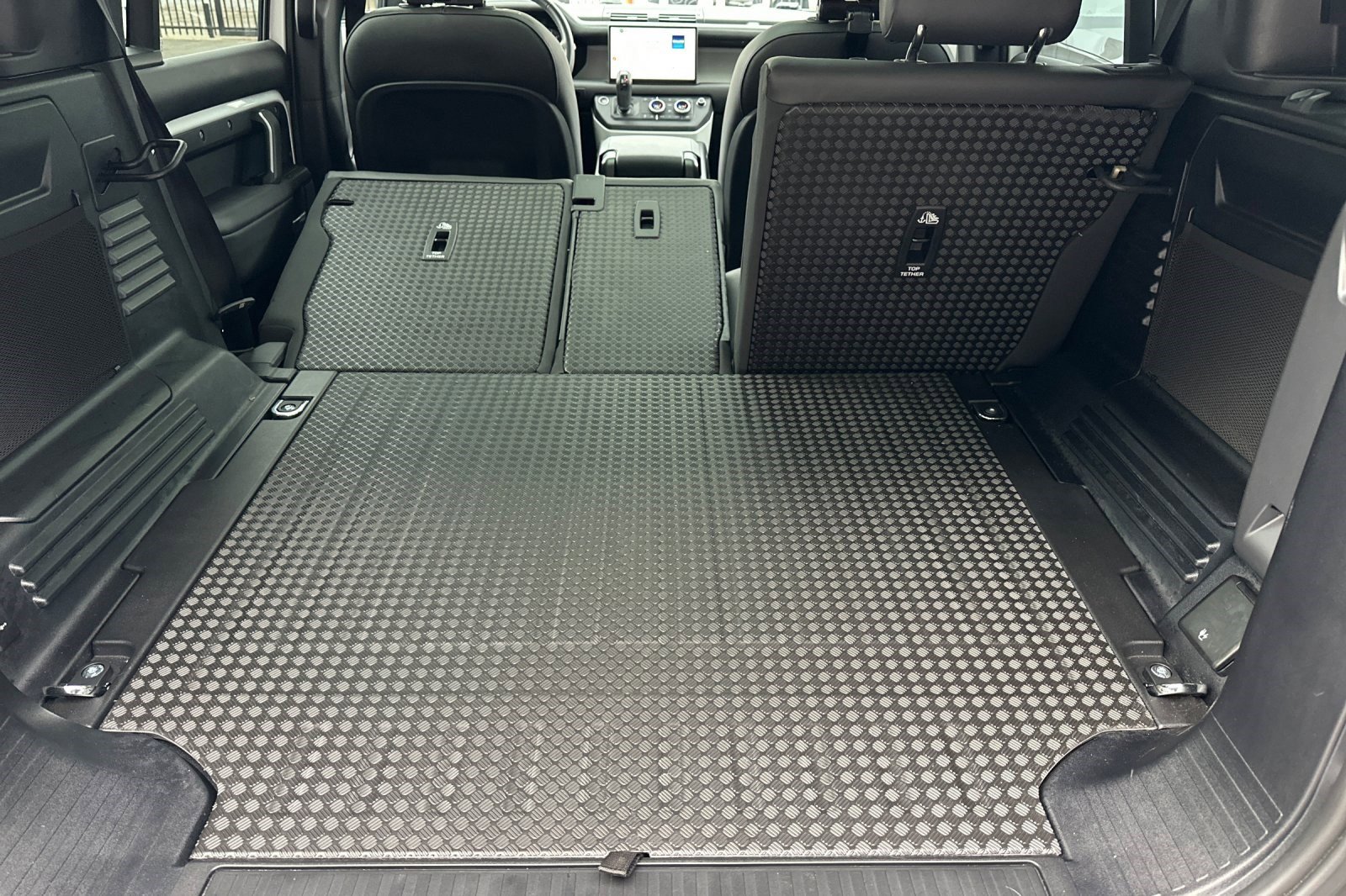 Used 2025 Land Rover Defender 110 S image 33