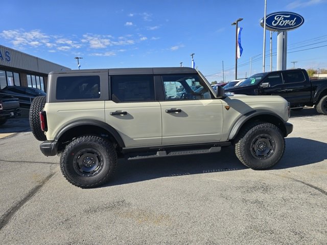 New 2025 Ford Bronco Badlands w/ Sasquatch Package image 2