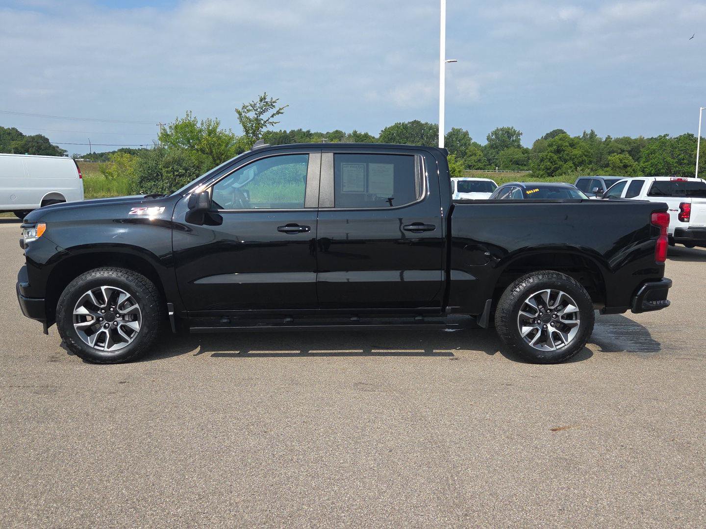 Used 2023 Chevrolet Silverado 1500 RST w/ Z71 Off-Road Package AWD/4WD image 2