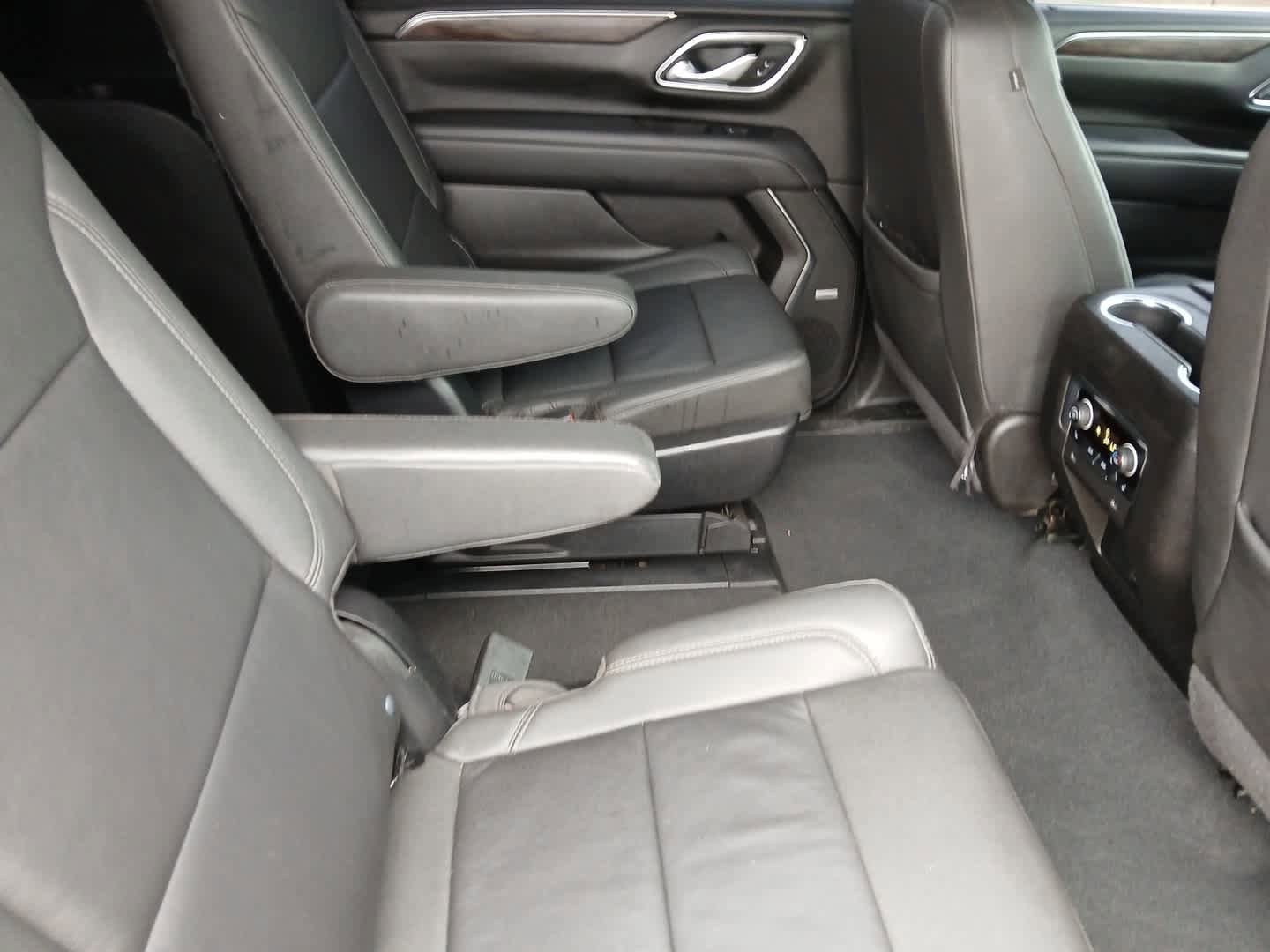 Used 2022 Chevrolet Suburban LT w/ Luxury Package RWD image 63