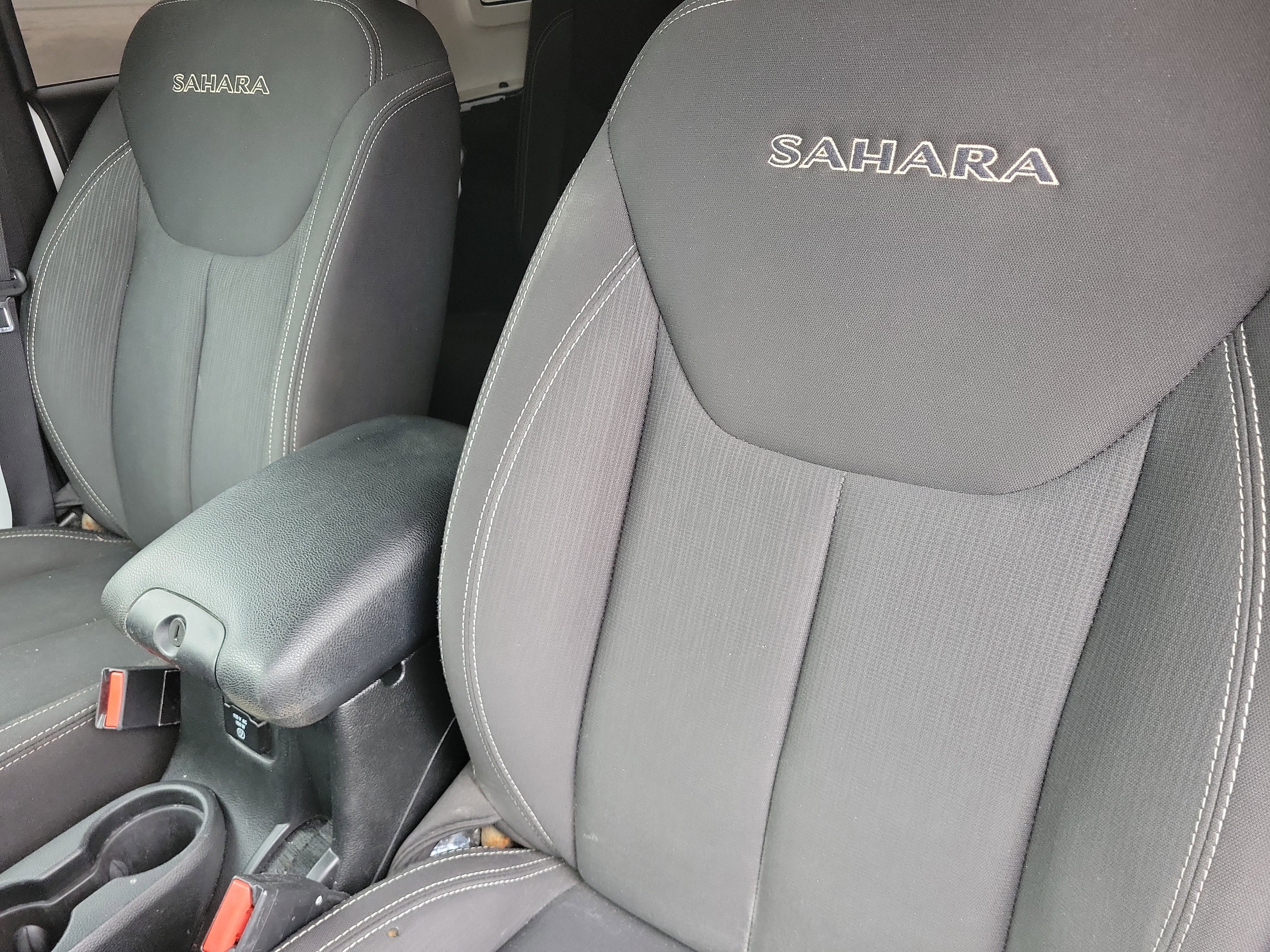 Used 2017 Jeep Wrangler Unlimited Sahara w/ Dual Top Group image 11