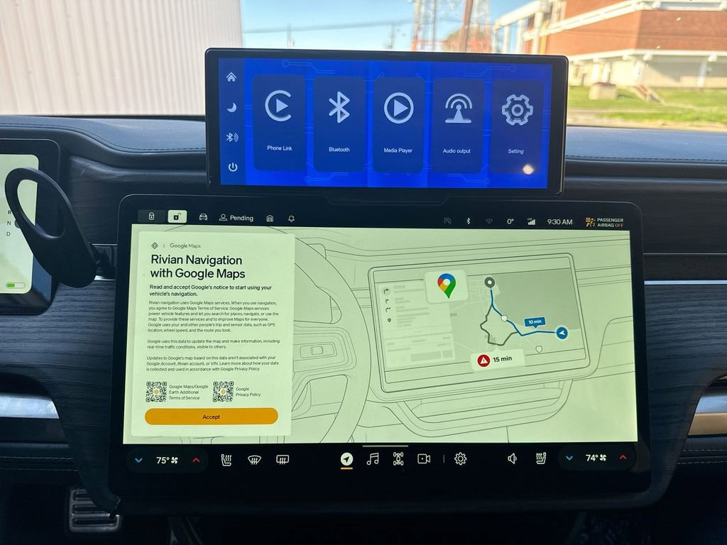 Used 2024 Rivian R1S Adventure image 27