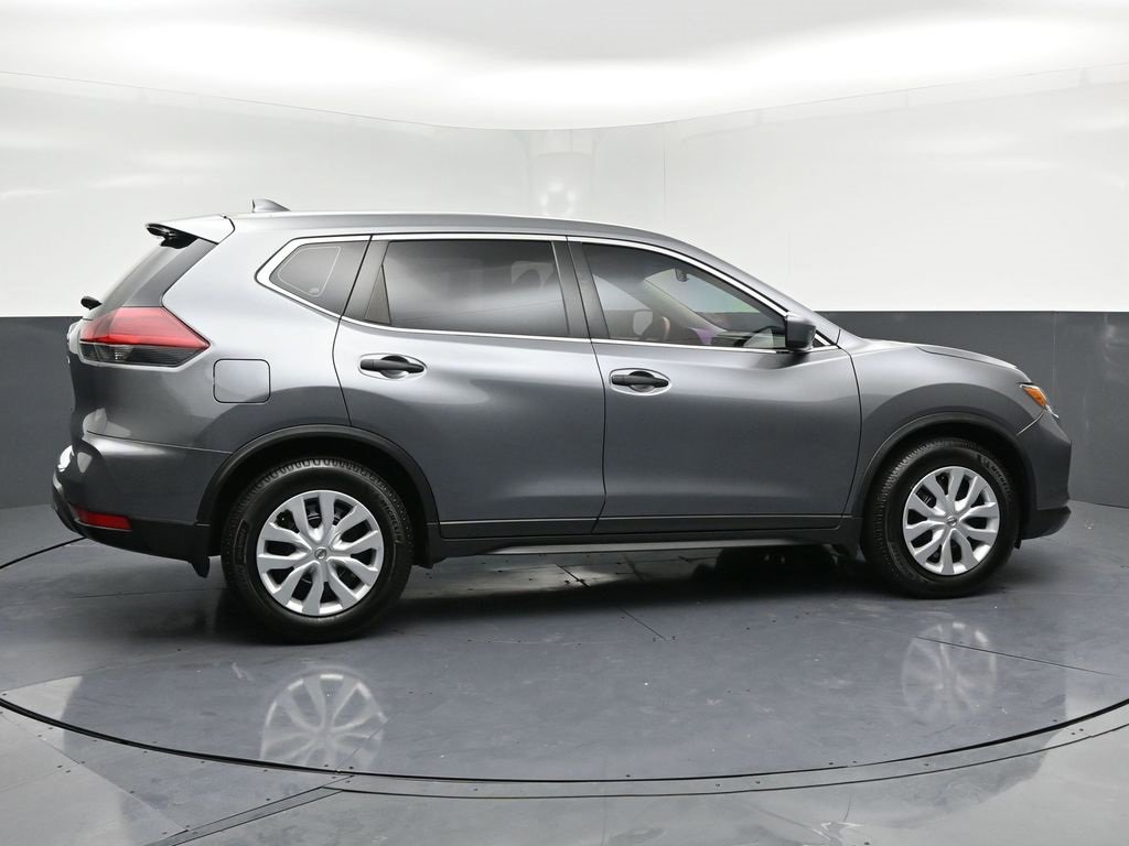 Used 2018 Nissan Rogue S image 2