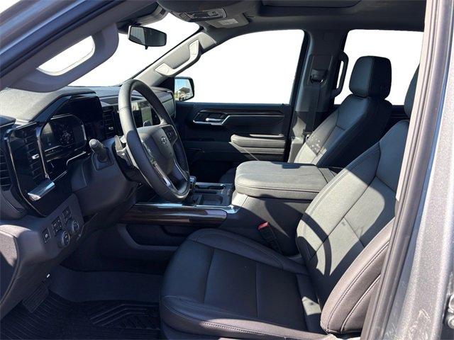 Used 2025 Chevrolet Silverado 1500 LT Trail Boss w/ Convenience Package II image 9