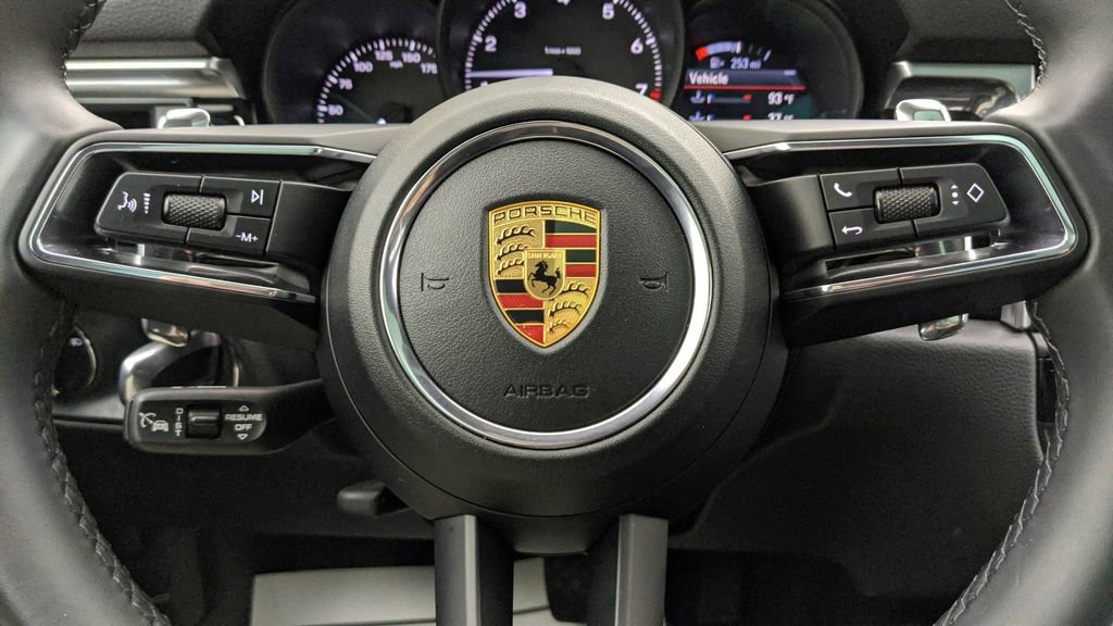 Certified 2022 Porsche Macan image 35