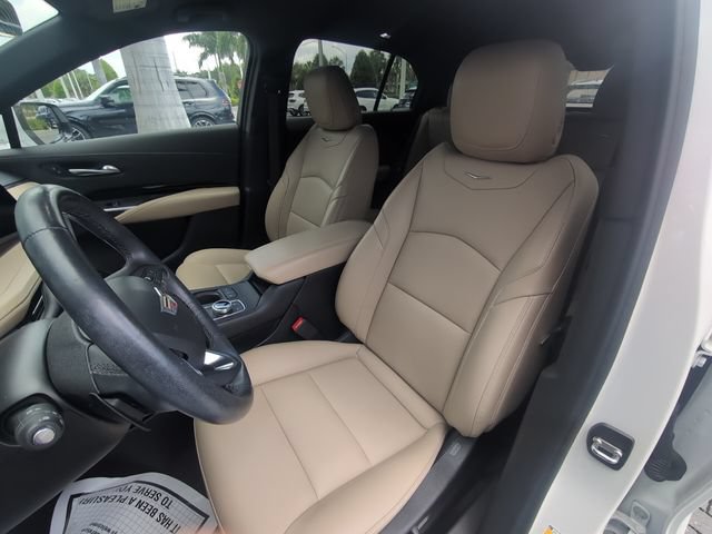 Used 2024 Cadillac XT4 Luxury w/ Cold Weather Package FWD image 24