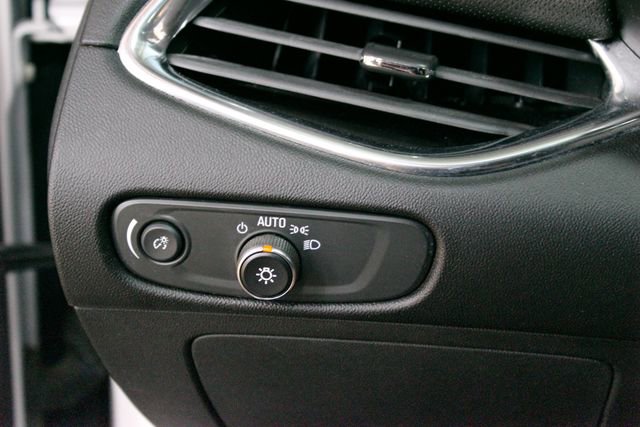 Used 2019 Chevrolet Malibu Premier FWD image 14