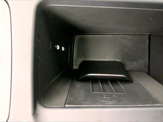 Certified 2025 Volkswagen Tiguan SE w/ Panoramic Sunroof Package image 33