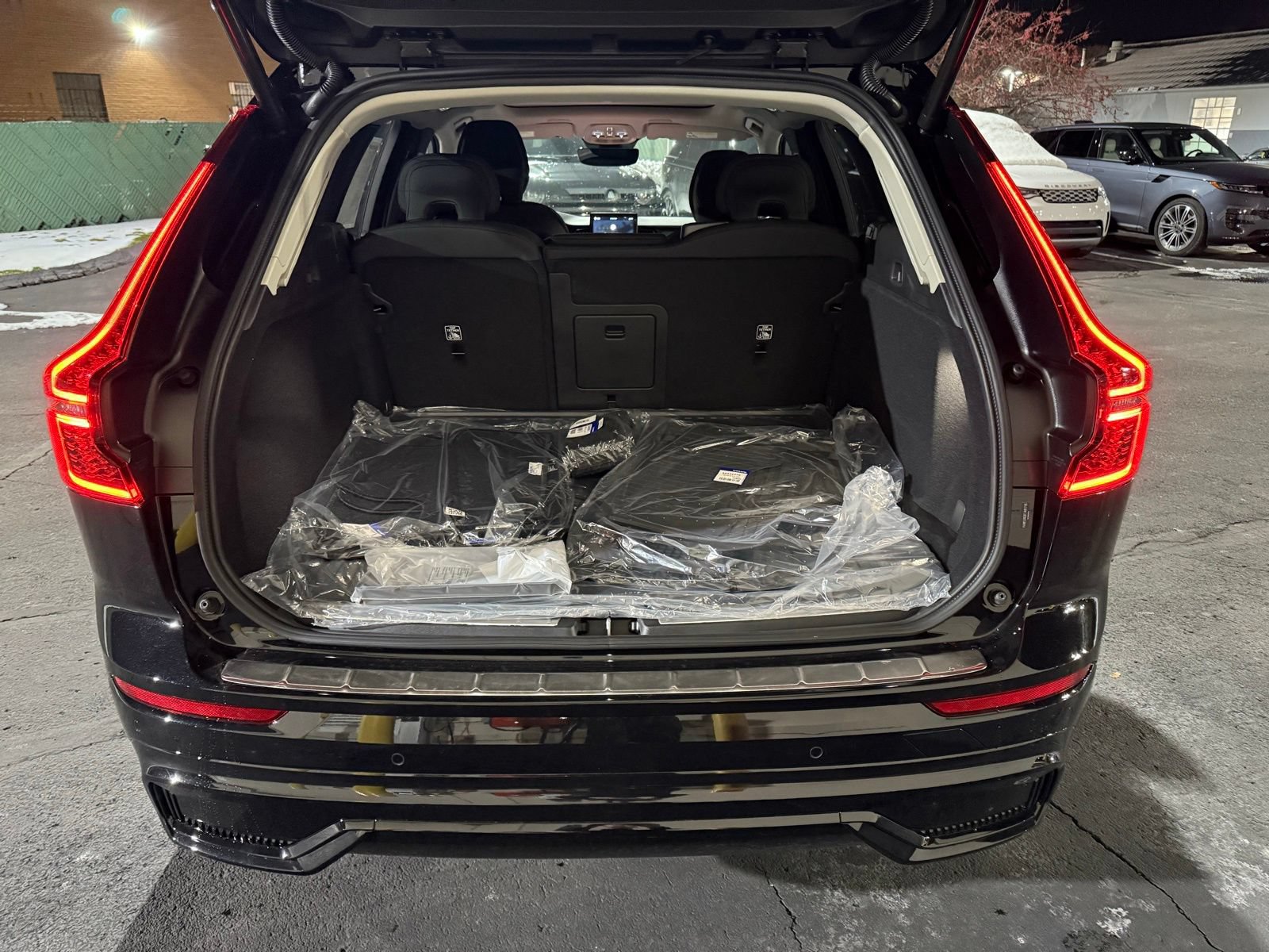 New 2026 Volvo XC60 B5 Plus w/ Protection Package Premier AWD/4WD image 38