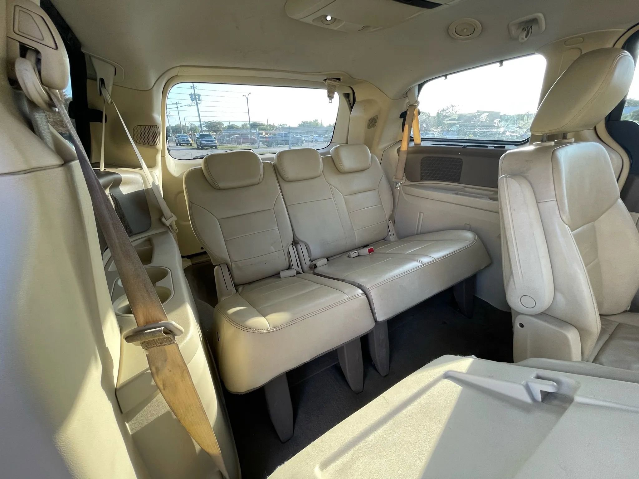 Used 2010 Volkswagen Routan SEL image 34