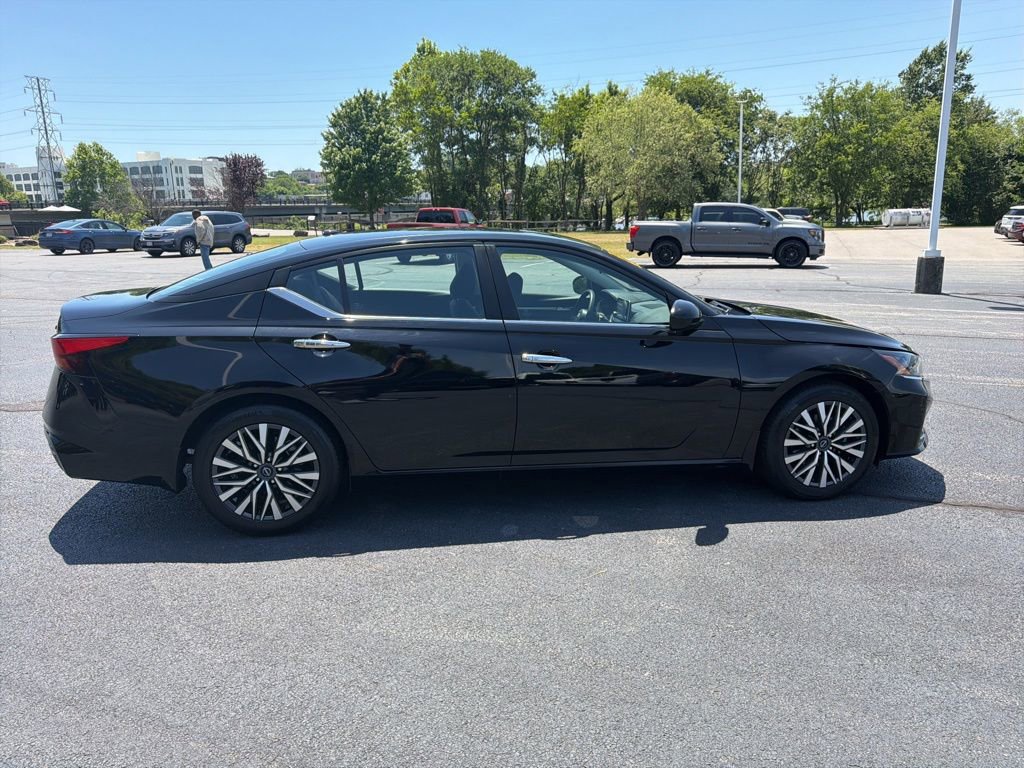 Used 2023 Nissan Altima 2.5 SV FWD image 9