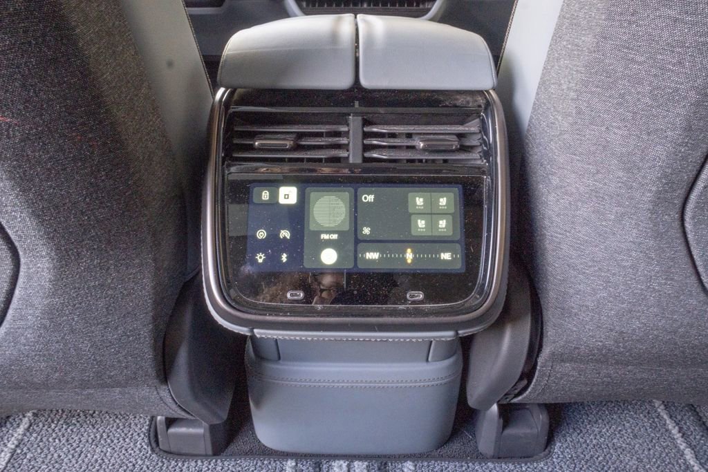 Used 2025 Rivian R1S Premium image 19