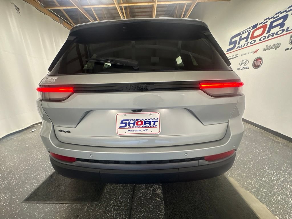 New 2026 Jeep Grand Cherokee Limited w/ Limited Altitude Package AWD/4WD image 9