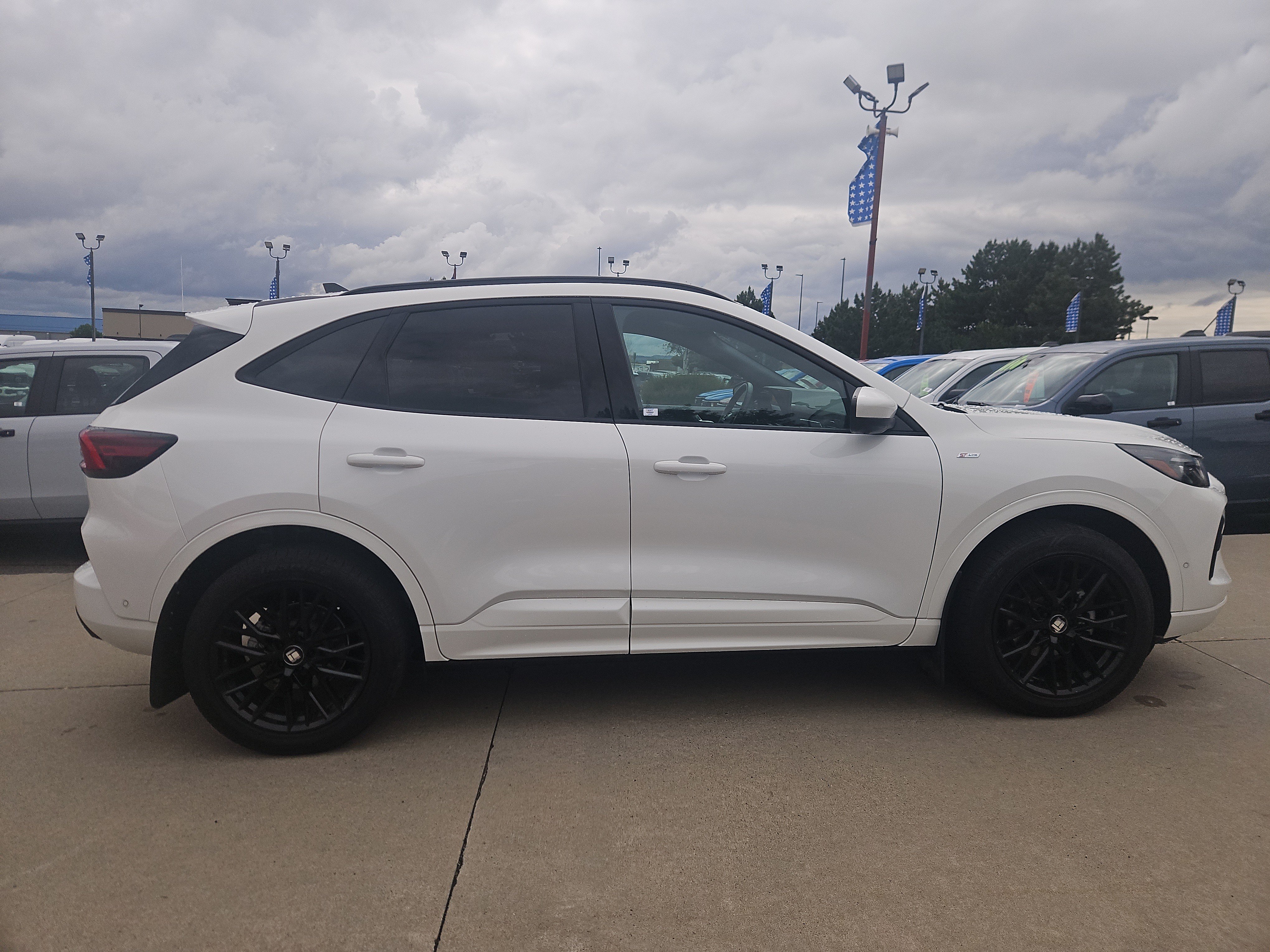 Used 2023 Ford Escape ST-Line Elite w/ Premium Technology Package AWD/4WD image 6