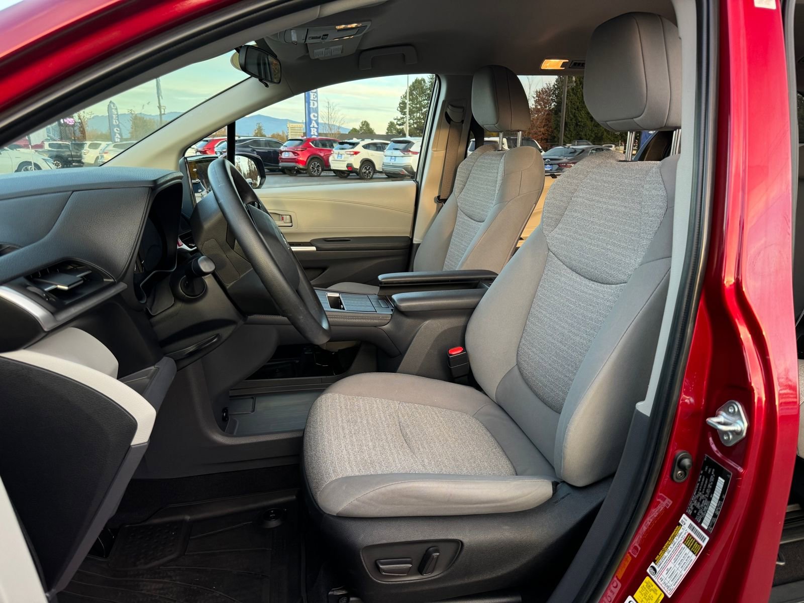 Used 2022 Toyota Sienna LE image 11