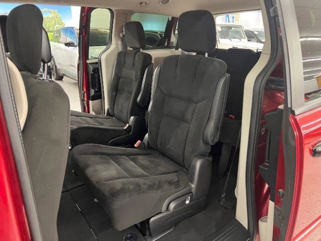Used 2016 Dodge Grand Caravan SXT image 27