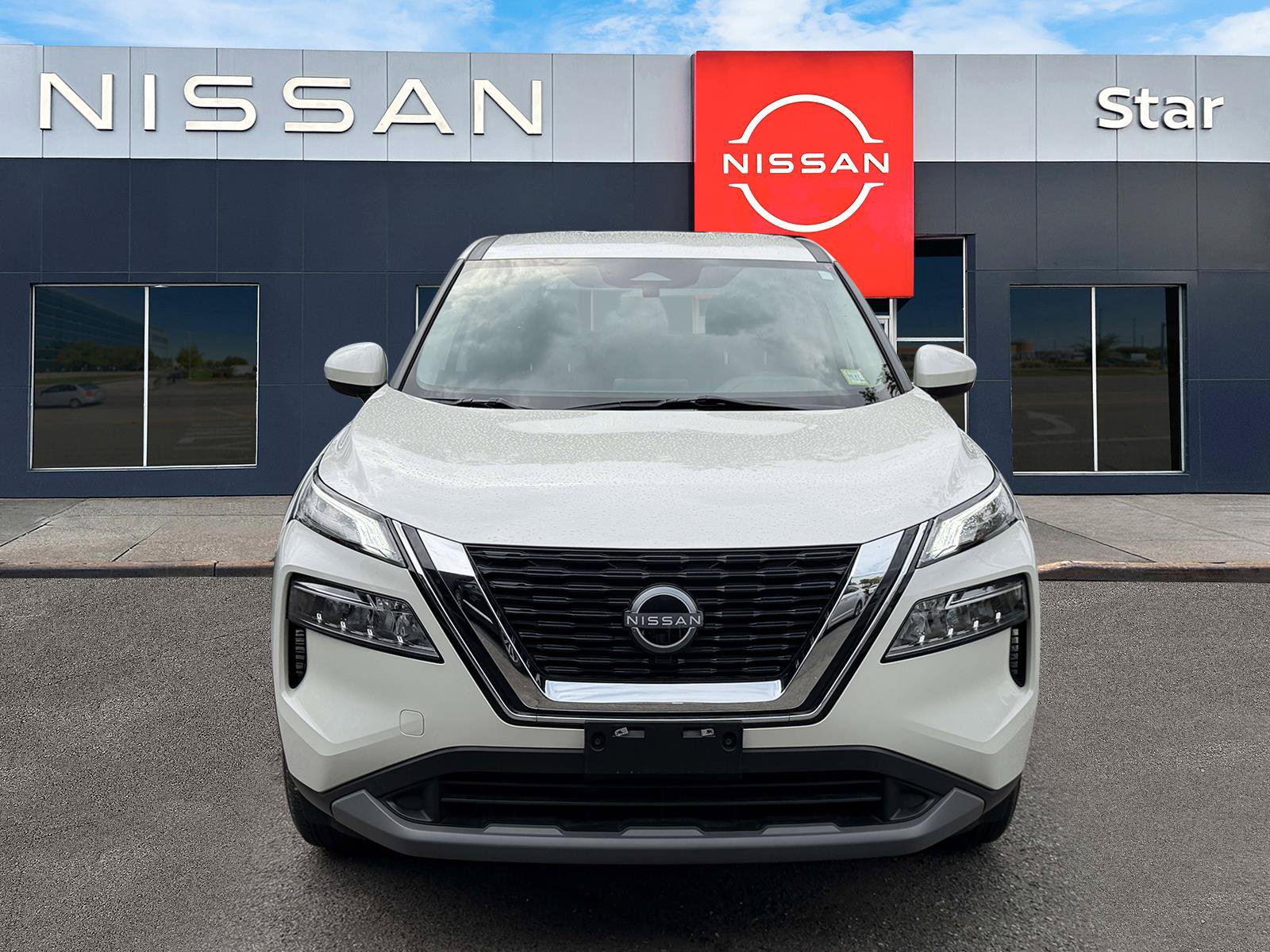 Used 2023 Nissan Rogue SV AWD/4WD image 2
