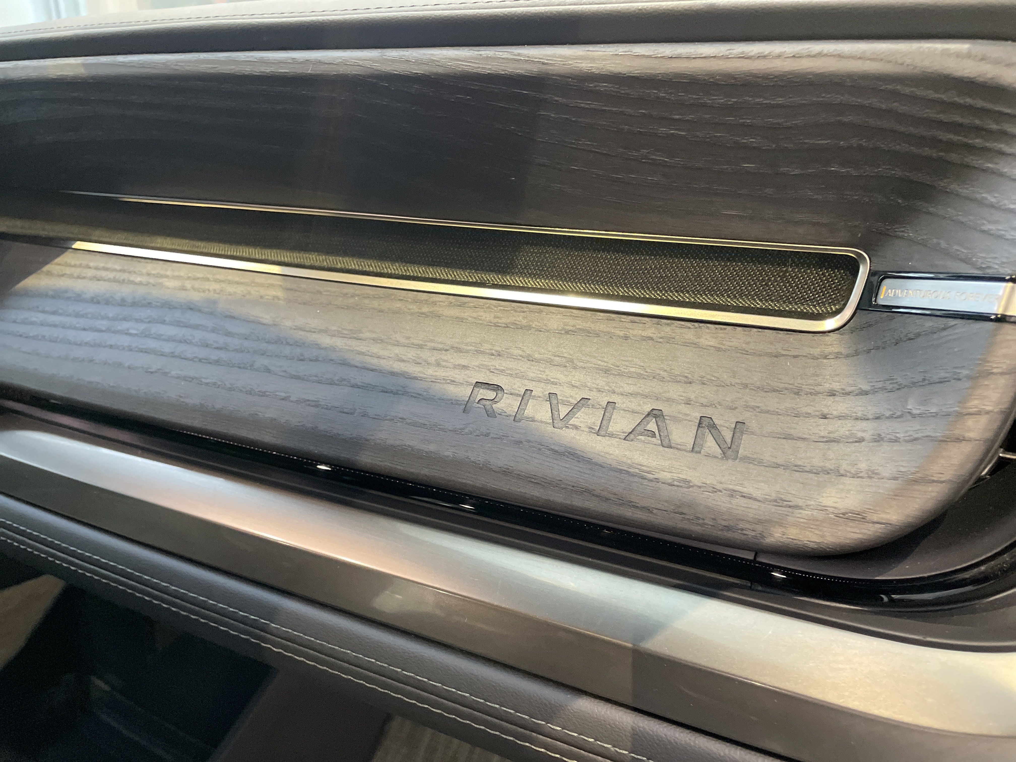 Used 2024 Rivian R1S Adventure Dual AWD/4WD image 44