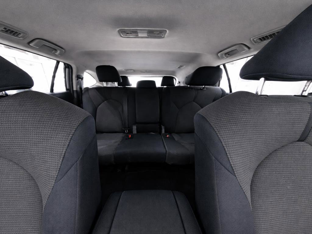 Used 2023 Toyota Highlander LE FWD image 13