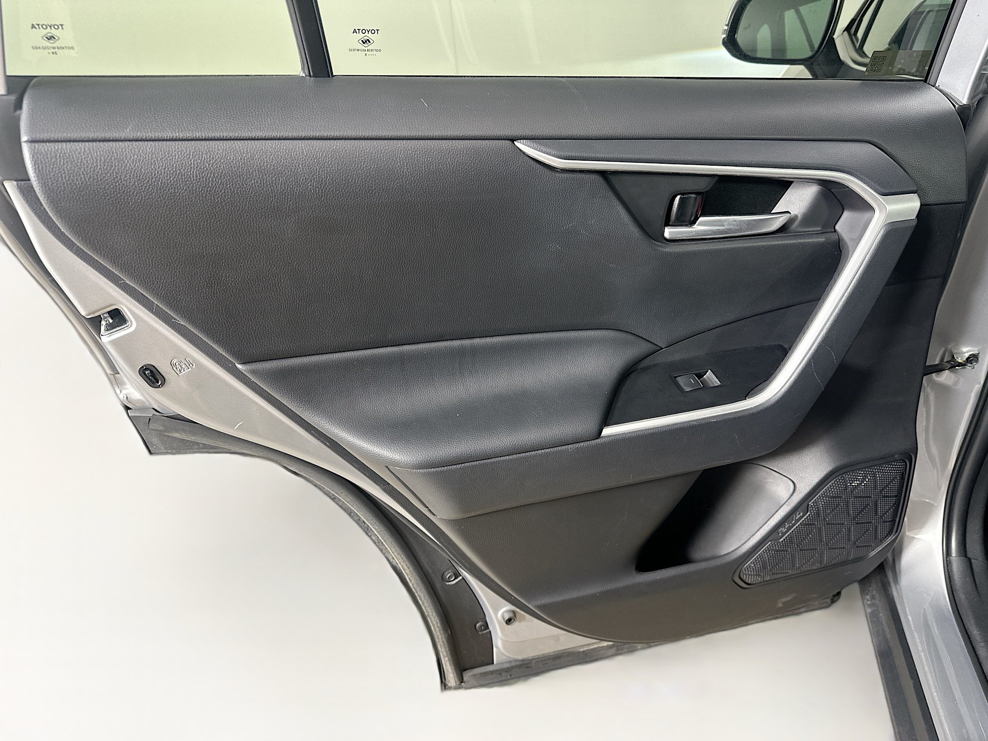 Used 2025 Toyota RAV4 XLE FWD image 26
