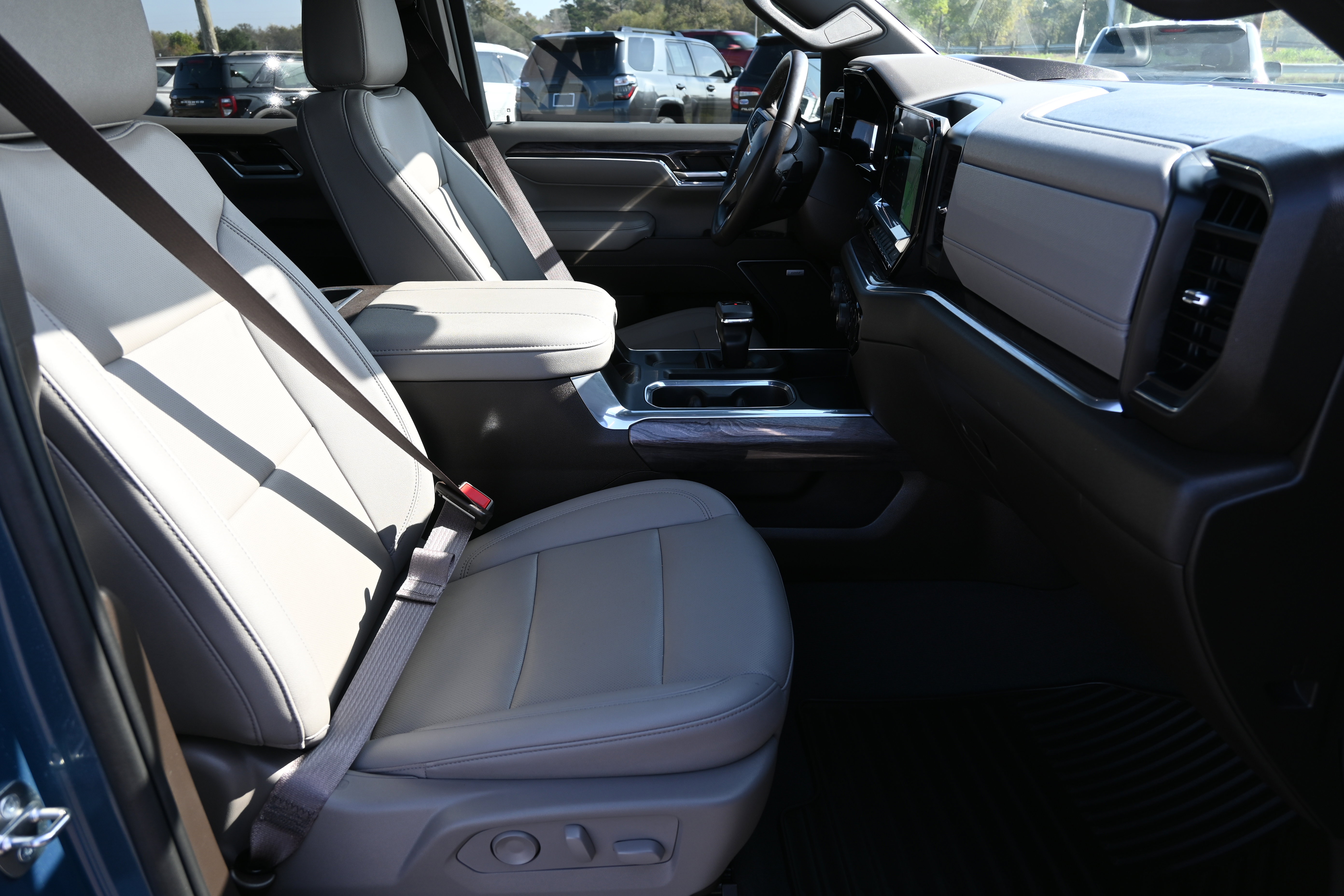 Used 2024 Chevrolet Silverado 1500 LTZ w/ Technology Package image 19