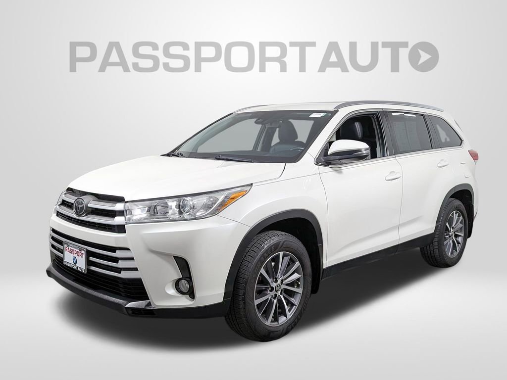 Used 2019 Toyota Highlander XLE AWD/4WD image 1